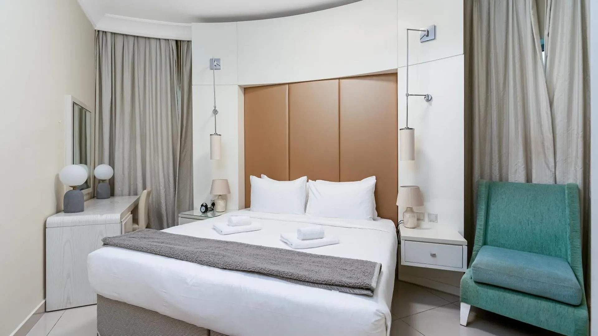 Luxe 2-Br Sanctuary In Downtown With Pool And Gym Apartment Dubai United Arab Emirates