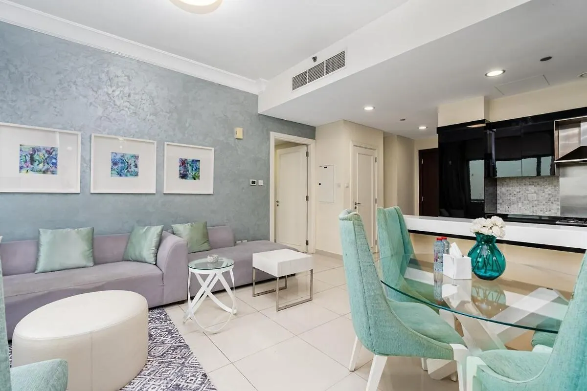 Luxe 2-Br Sanctuary In Downtown With Pool And Gym Apartment Dubai