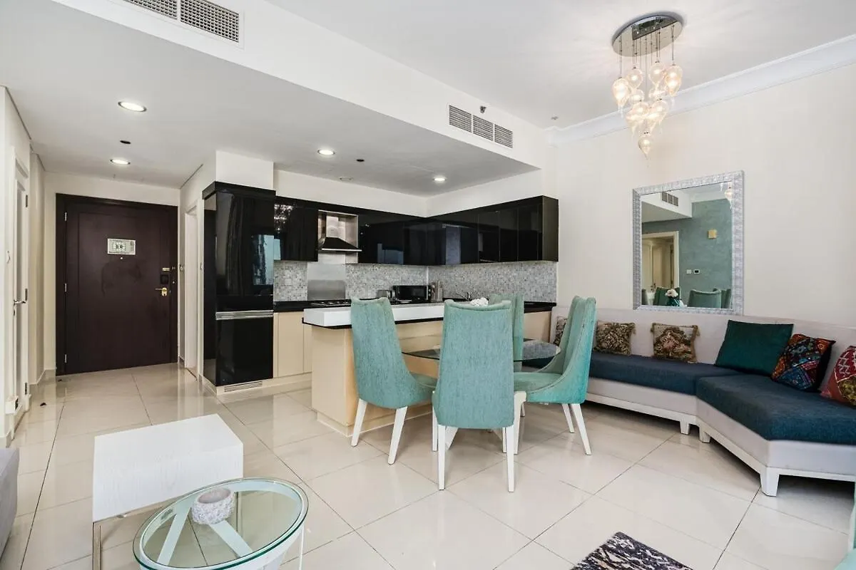 Luxe 2-Br Sanctuary In Downtown With Pool And Gym Apartment Dubai