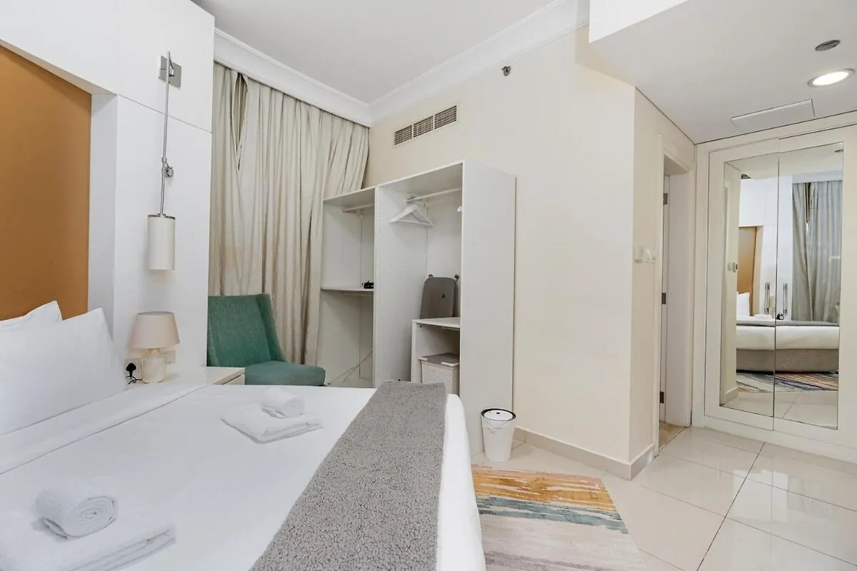 Luxe 2-Br Sanctuary In Downtown With Pool And Gym Apartment Dubai