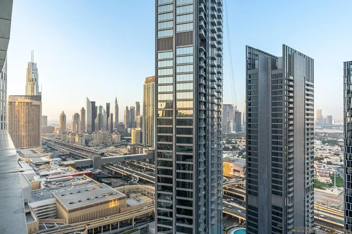 Luxe 2-Br Sanctuary In Downtown With Pool And Gym Apartment Dubai