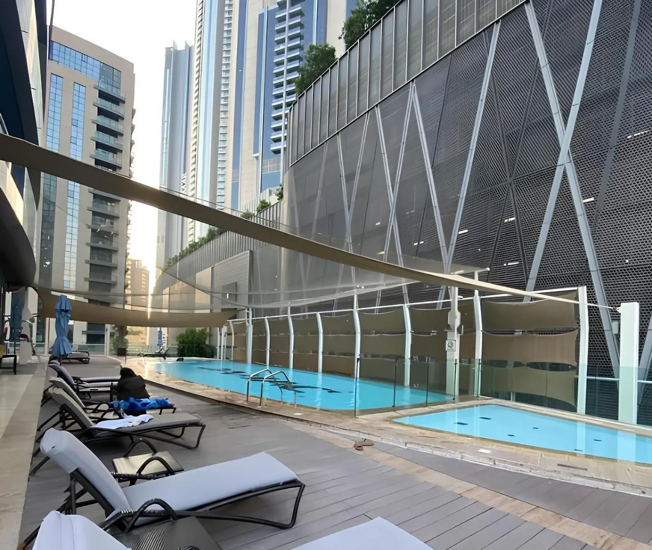 Luxe 2-Br Sanctuary In Downtown With Pool And Gym Apartment Dubai