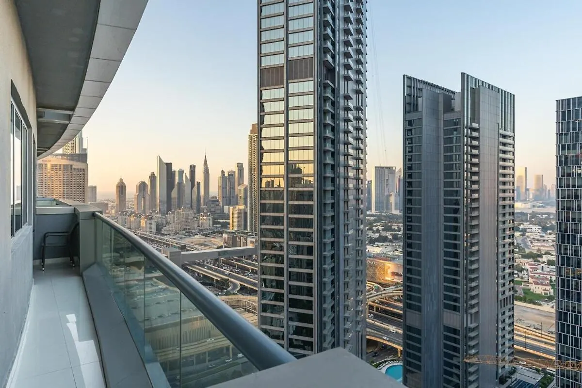 Luxe 2-Br Sanctuary In Downtown With Pool And Gym Apartment Dubai