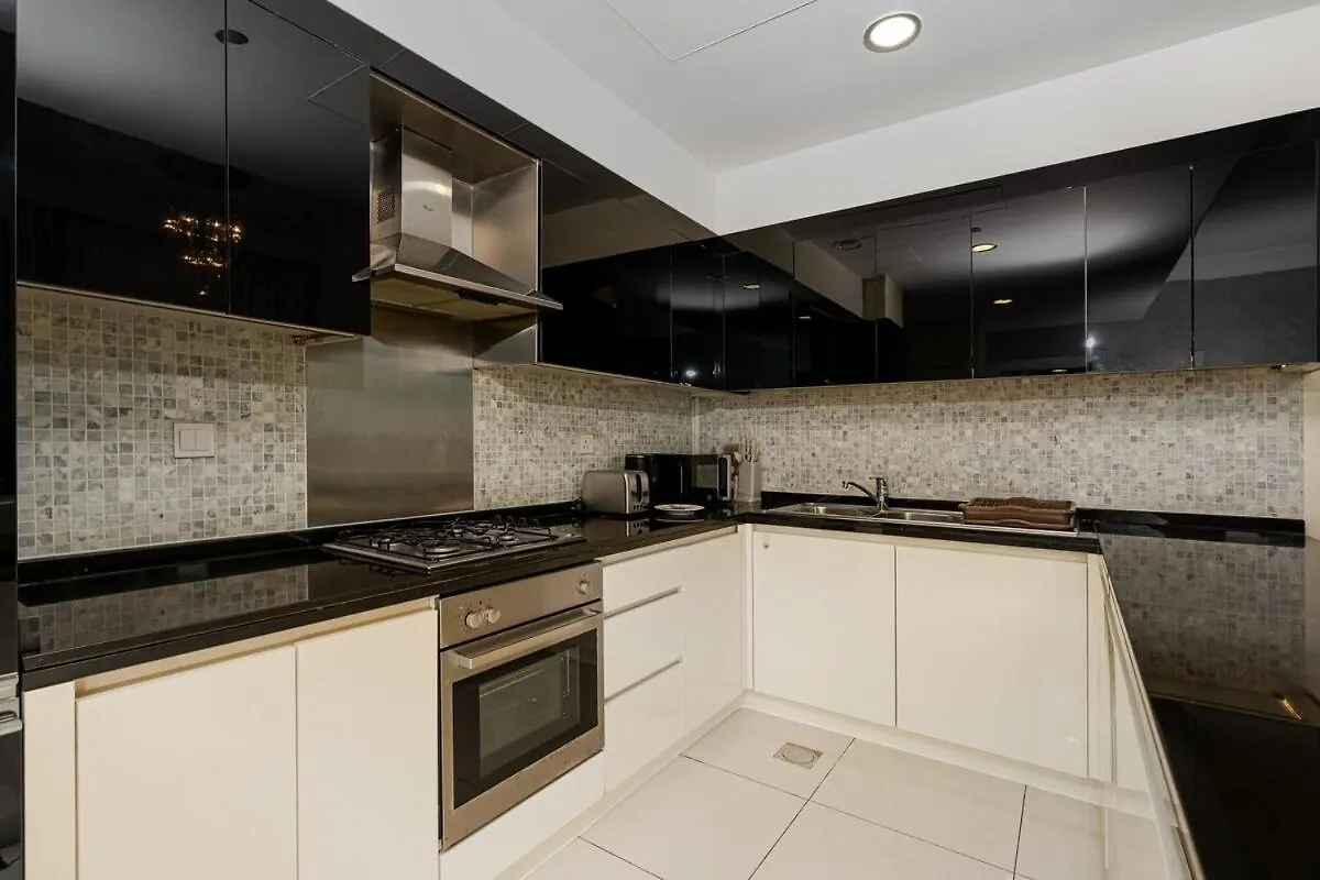 Luxe 2-Br Sanctuary In Downtown With Pool And Gym Apartment Dubai